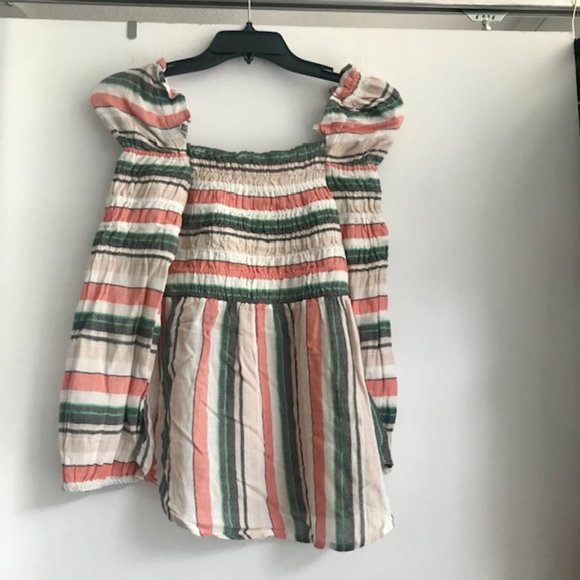 Shirred puffy sleeve top - Picture 2 of 2